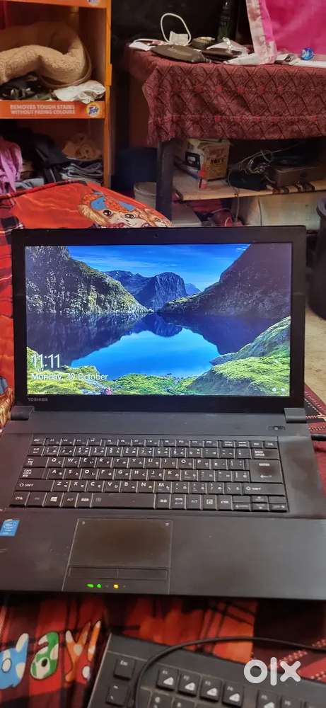 Toshiba laptop i3 processor. 12gb ram, 128gb ssd, 356 gb hdd