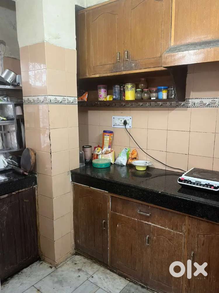 Owner free 2 room set available for rent