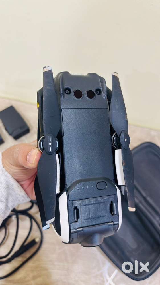 DJI Mavic Air fly more combo with 32 megapixel camera (White)