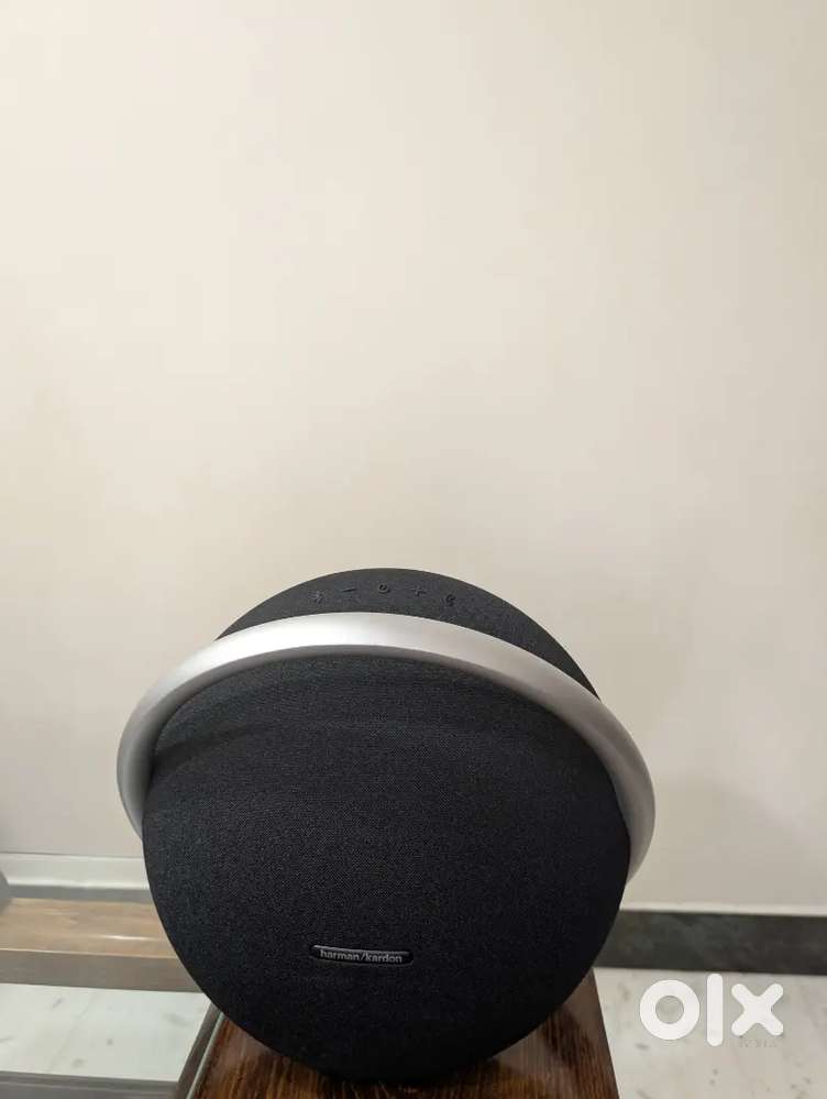 Harman Kardon Onyx Studio 8 Portable Speaker - Black (HKOS8BLKAM)
