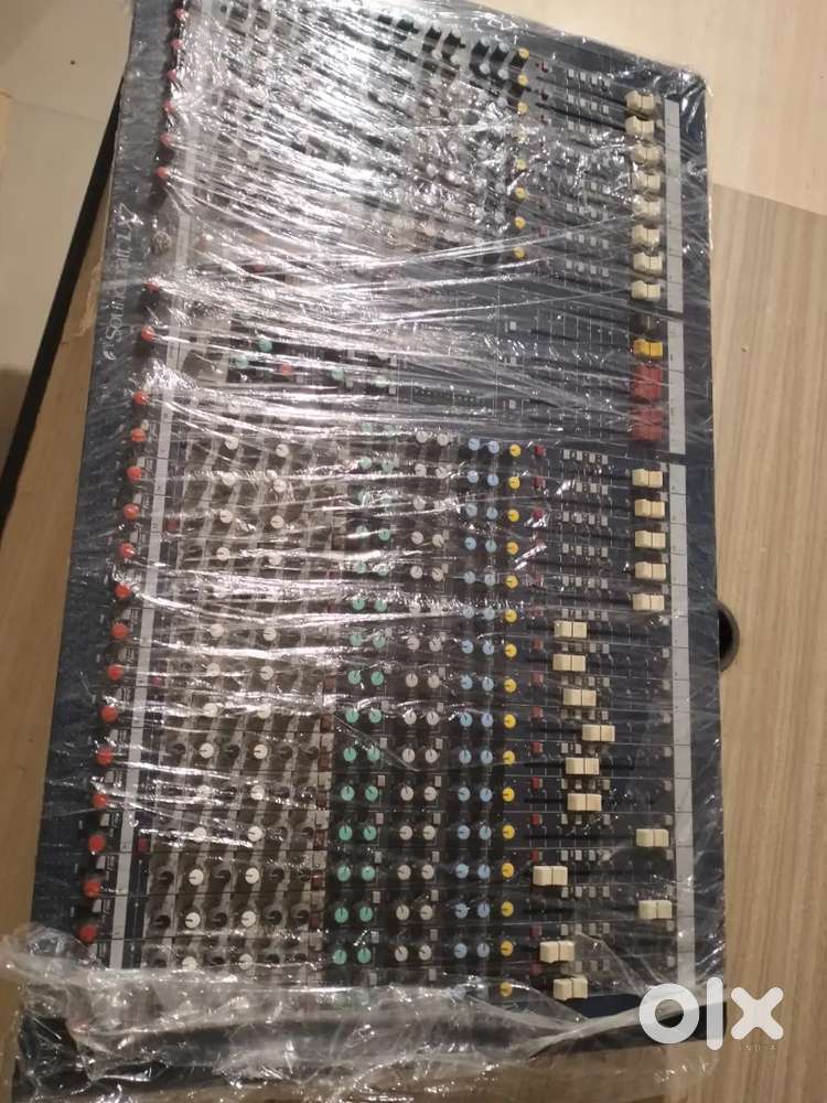 Soundcraft  sound mixer 24 channel