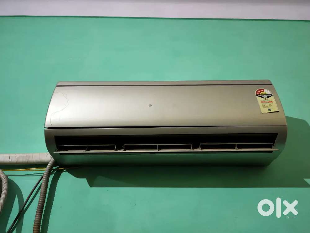 Voltas ac 1.5 tone