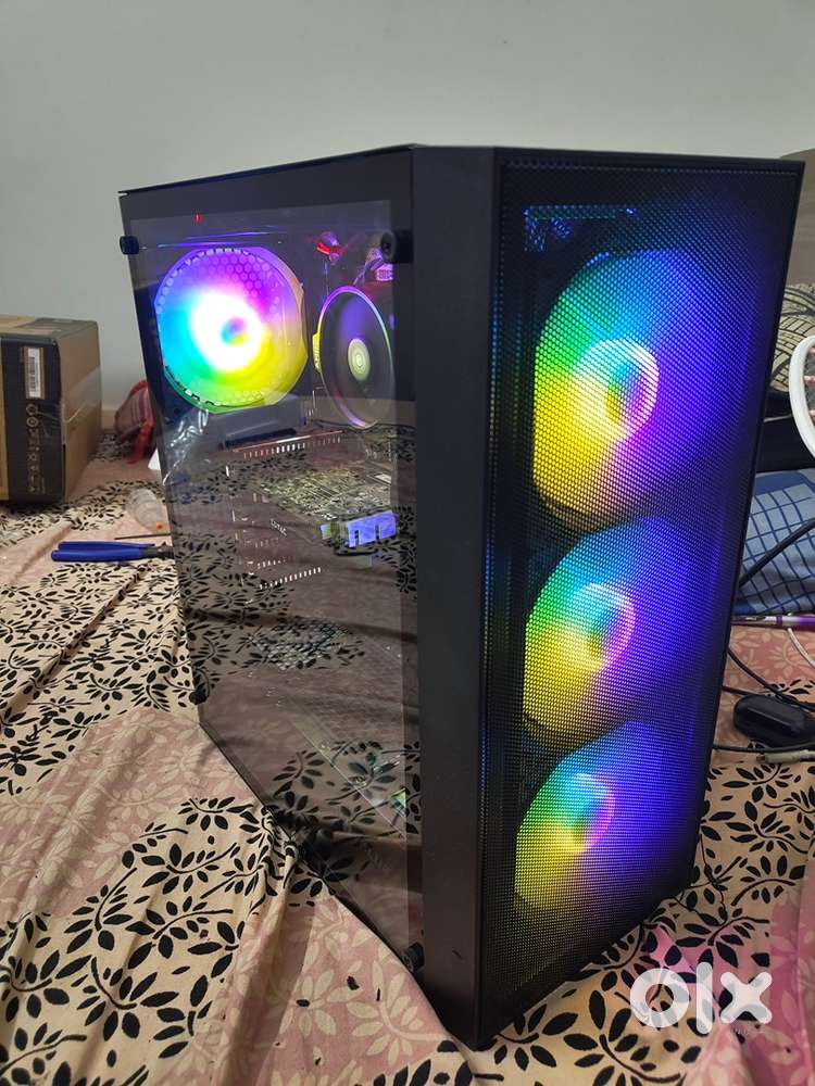 Gaming Pc with dual inter connected monitor