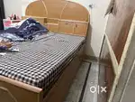 Bed and wardobes