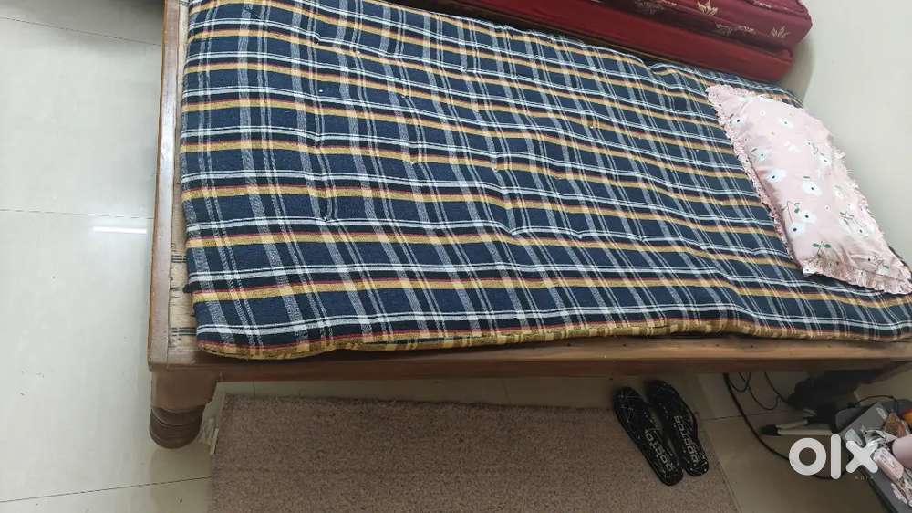 2 single beds , 4 mattresses and 4 pillows for sale