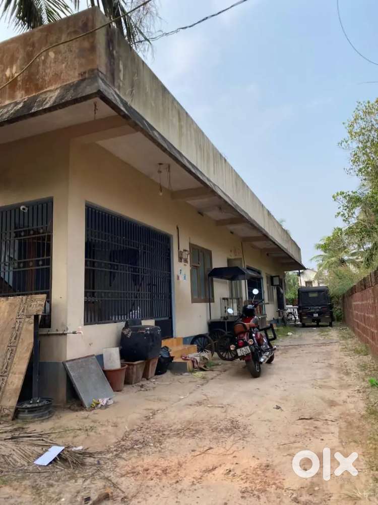 2bhk room for family and workers