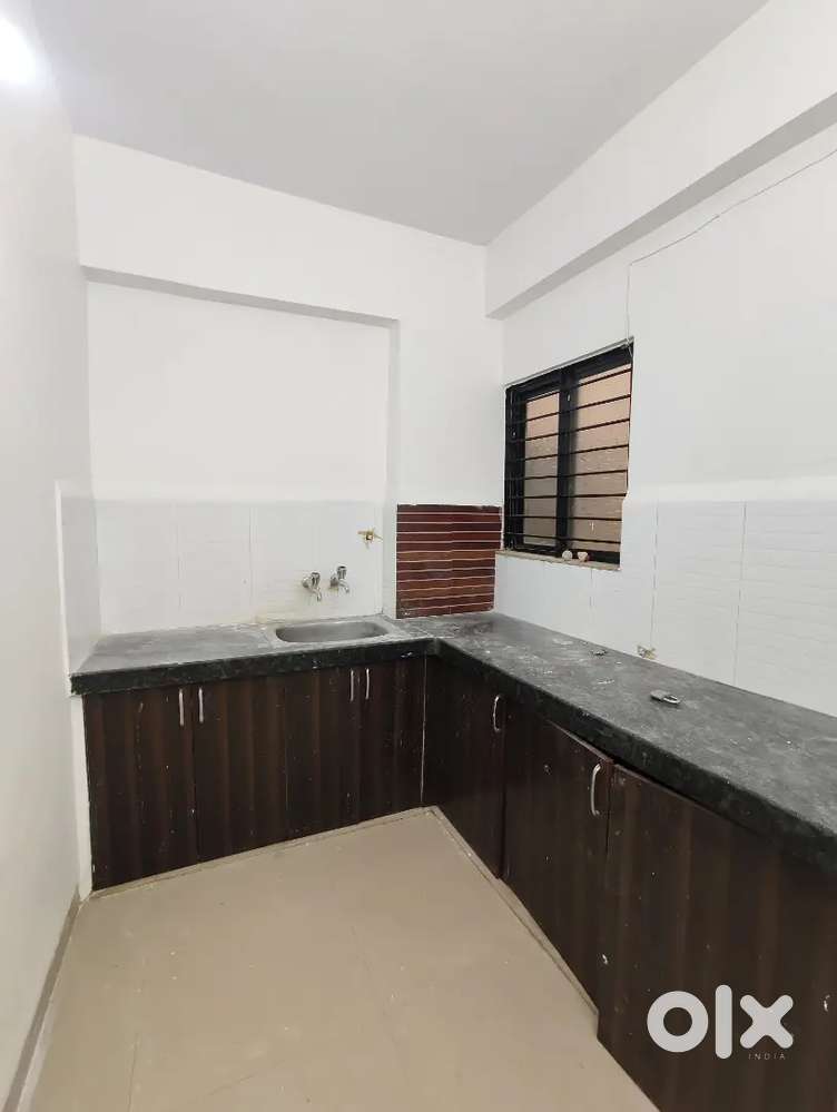 2 BHK Resale flat near main gate silicon