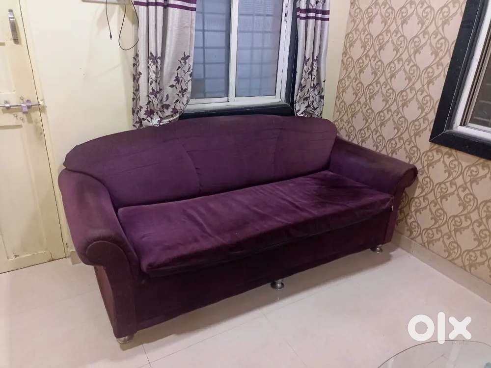 New looking 3 seater sofa for sale.