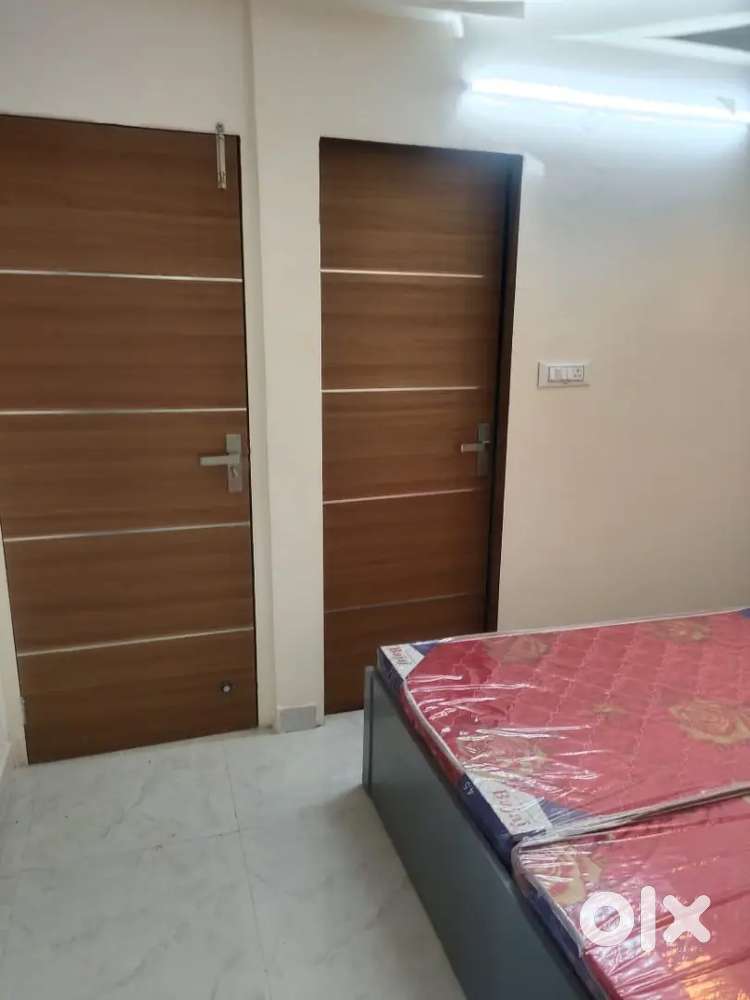 2 bkh room fully furnished kbhi aao kbhi jao