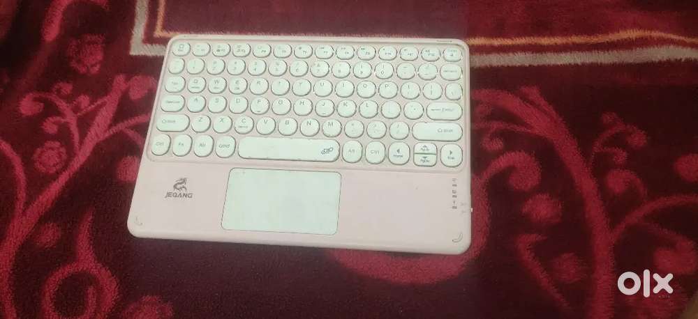 Bluetooth keyboard with mouse pad
