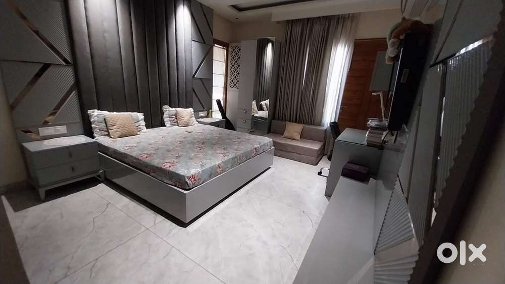 Independent one kanal kothi facing park sector 35 Chandigarh