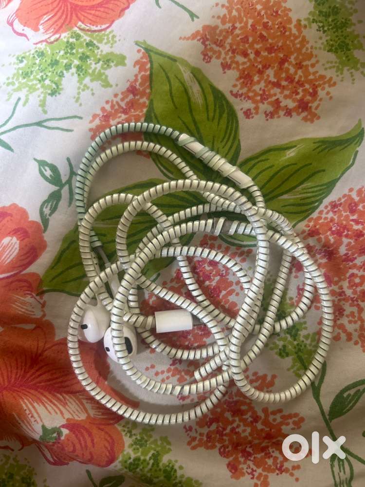 Iphone lightning earphones