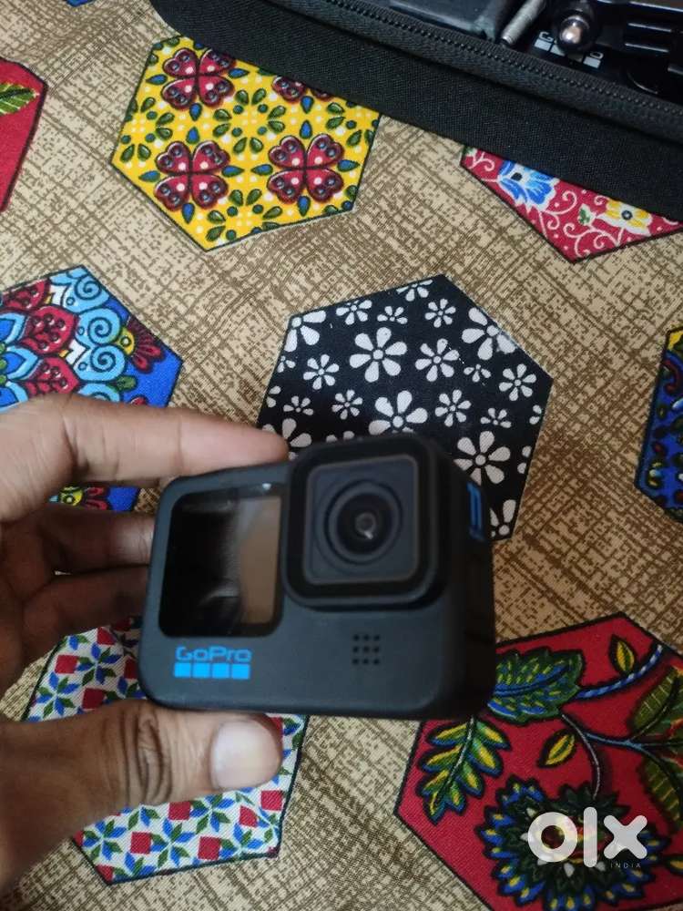 Go pro 11 with all go pro  attachments + bag + battry.
