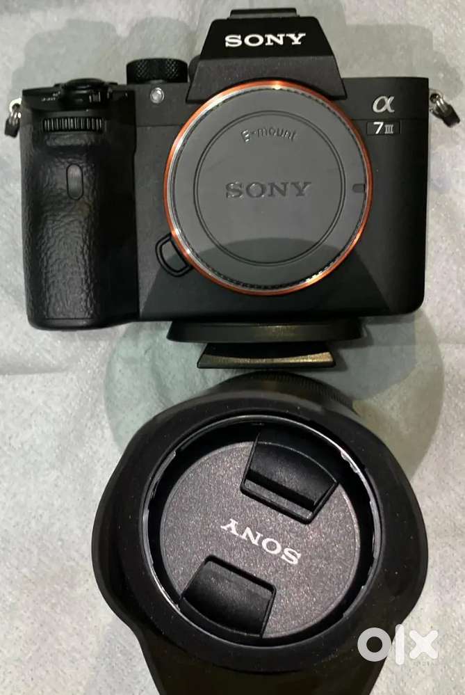 Sony A7 iii (28-70mm zoom lens) with tripod stand and light with stand