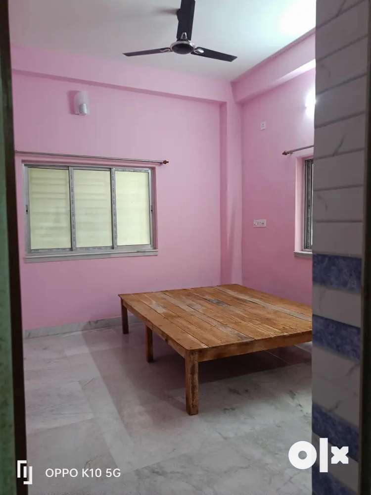 Semi furnished 1 rk new room rent available now Kestopur locality