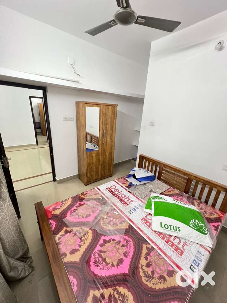 Bachlors/Mixed/Family 2 bhk furnished upstair close to bustop