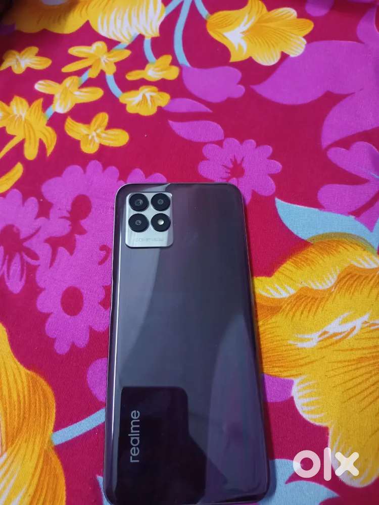 Realme 8i 6gb/128gb with 18W charger, Price Negotiable. Text me
