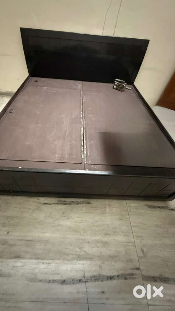 Double bed with side tables