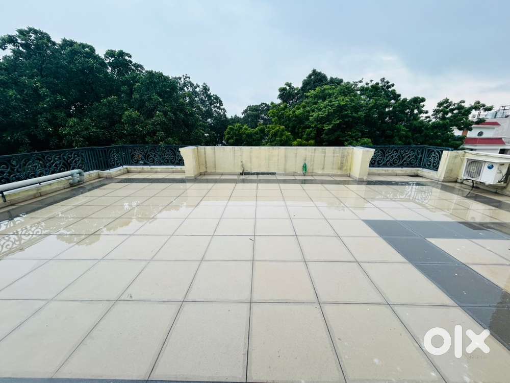 2 bhk facing park
