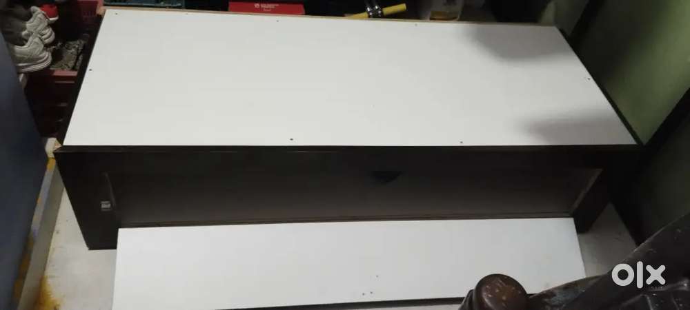 Long table with drawers