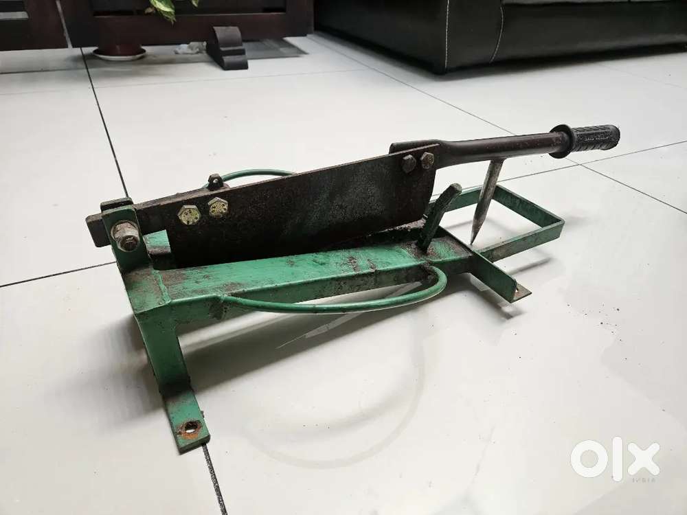 Tender coconut cutter (karikku vetti)