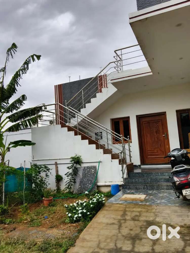 One spacious room for rent in peaceful locality