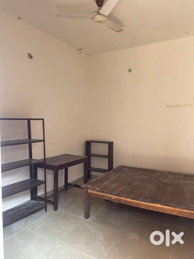 room on rent for boys only Rs2800 for single rs3200 for double