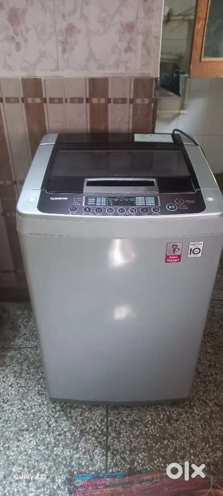 LG full automatic woshing machine  top loadb