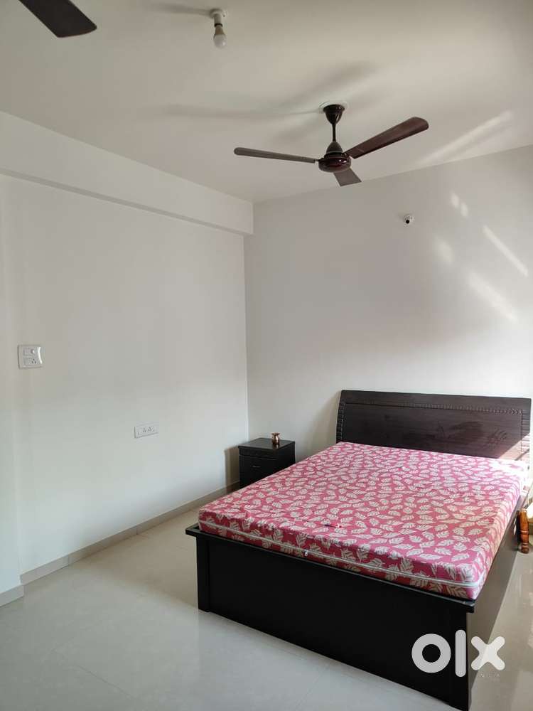 3bhk flat on rent@sadhuvasvani road