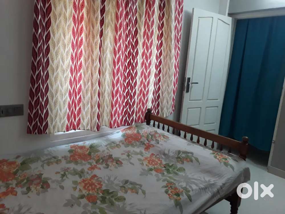 2 BHK Semi-Furnished Ground Floor House for Rent at Vazhuthacaud