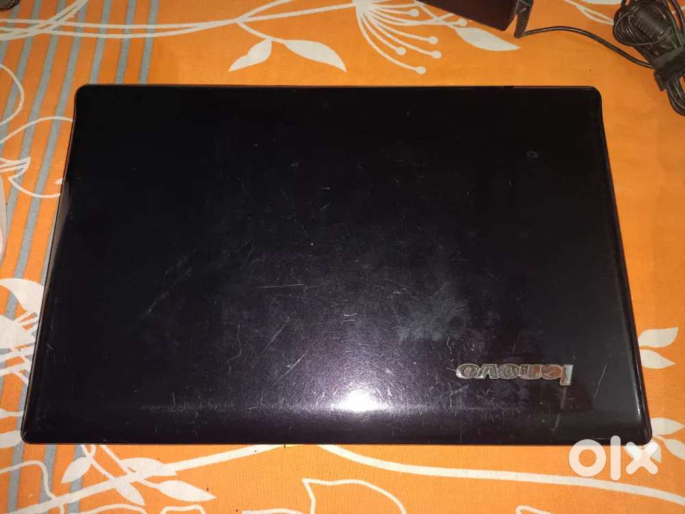 Good  lenovo laptop and all accessories handy camera gas guixire