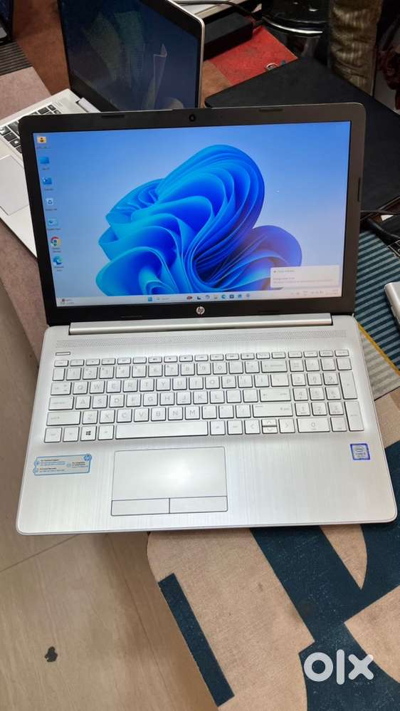 Hp i3 Full size Laptop 8/256 new condition with warranty