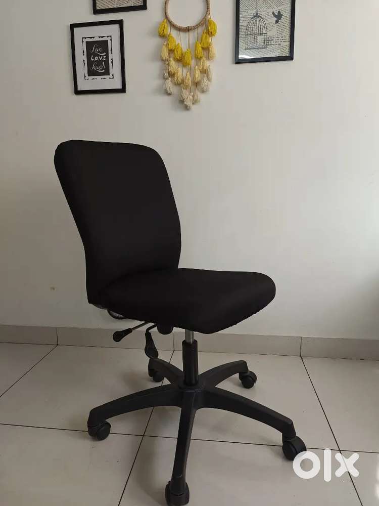Office chair for sale ( cash only, to avoid olx scammers)