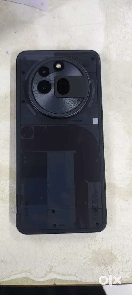 Nothing 3a Pro black colour only 3 month used and it is good condition