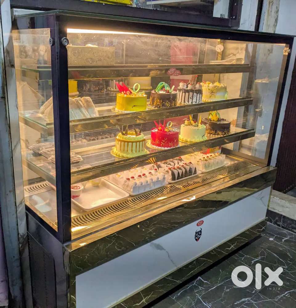 Cake display fridge (brand new condition)