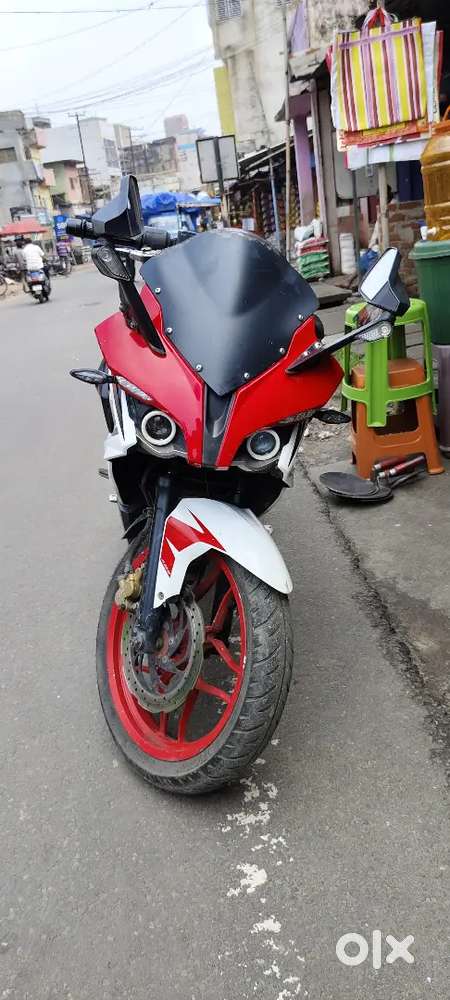 Bajaj pulsar rs 200