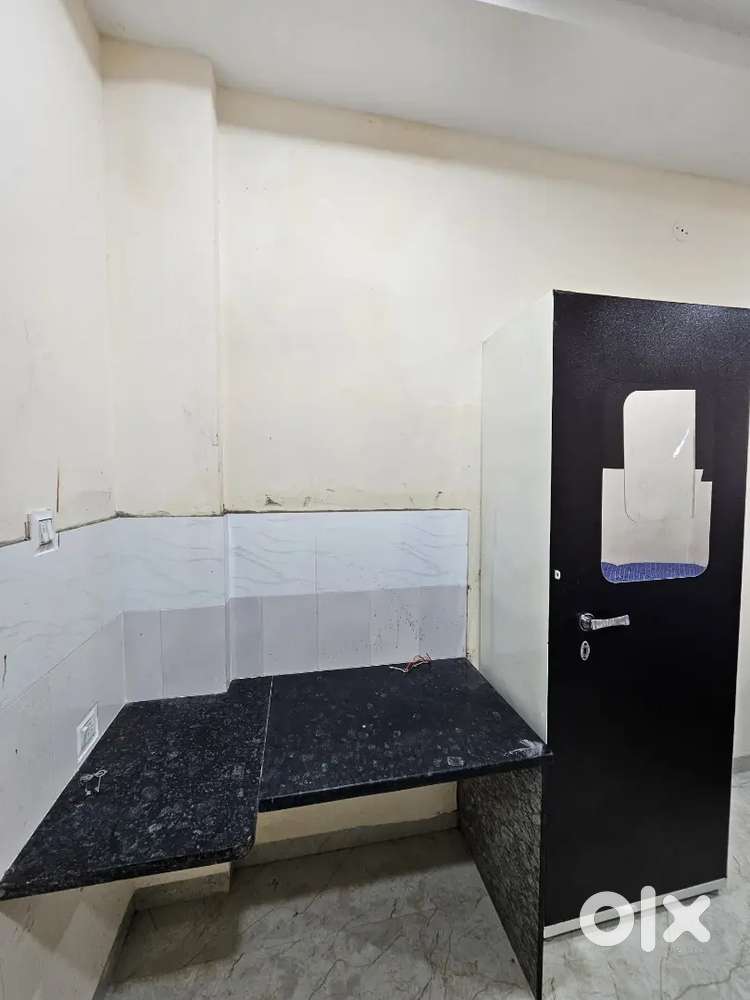INDEPENDENT 1RK SEMI FURNISHED FOR BOYS/GIRLS/COUPLES