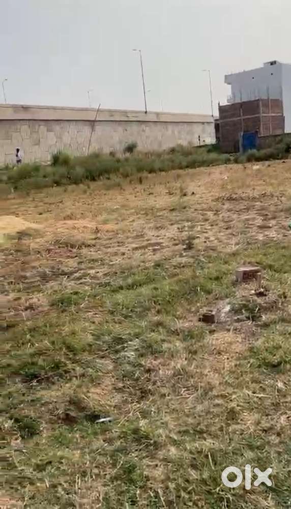 Singahi me  for line  service road pe hai.  Second Plot. Hai