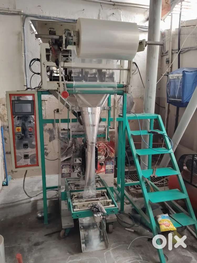 Packing machine with 4 head