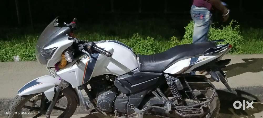 Apache RTR 160 2v