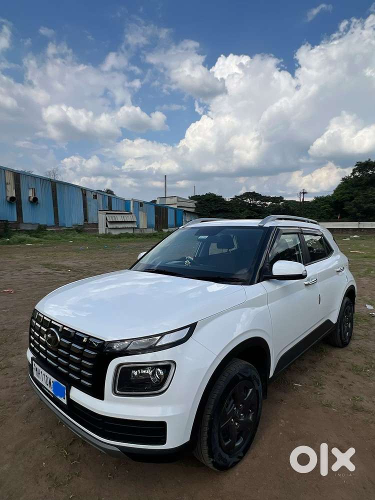 Hyundai Venue 1.2 S (O), 2024, Petrol