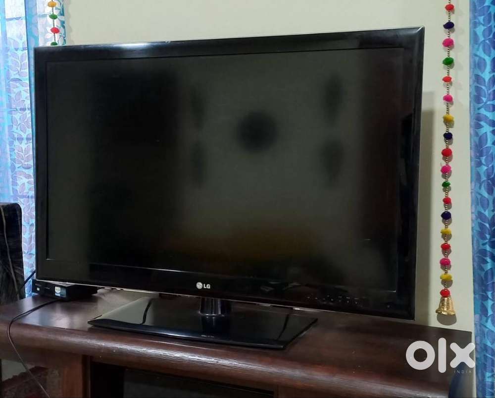 LG 42 LED TV, 10 yrs