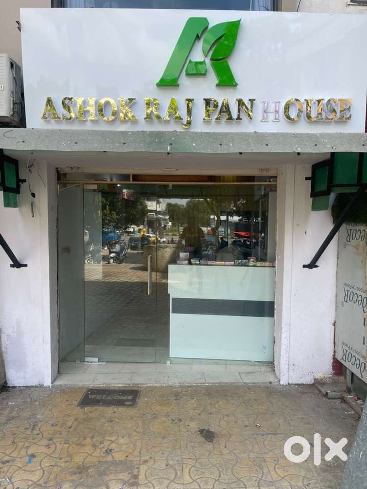 પાન પાર્લર ફુલ્લી ફર્નિચર સાથે તેમજ ફુડ કોર્ટ (વેજ - નોનવેજ)લાયક દુકાન