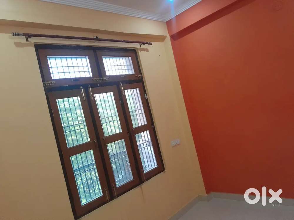5000 main rent furnish makaan Kichen With 3 room Bathroom