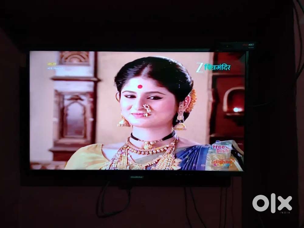 CloudWalker 40 inch 4K Ready Smart Full HD LED TV (Black)