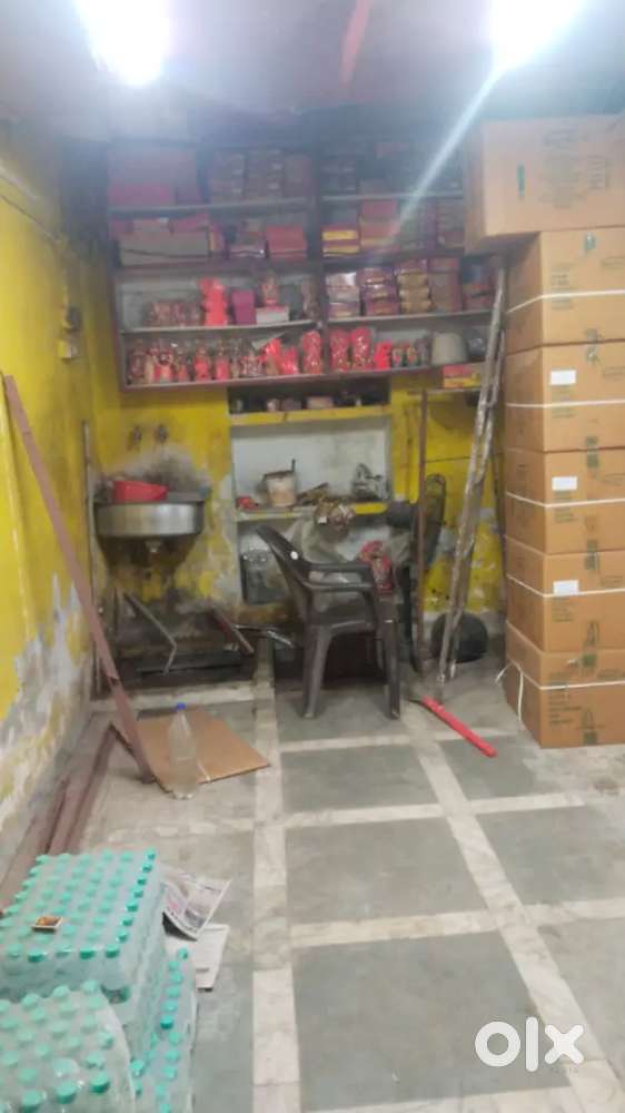 My shop for rent on sasahaganj main road par hai