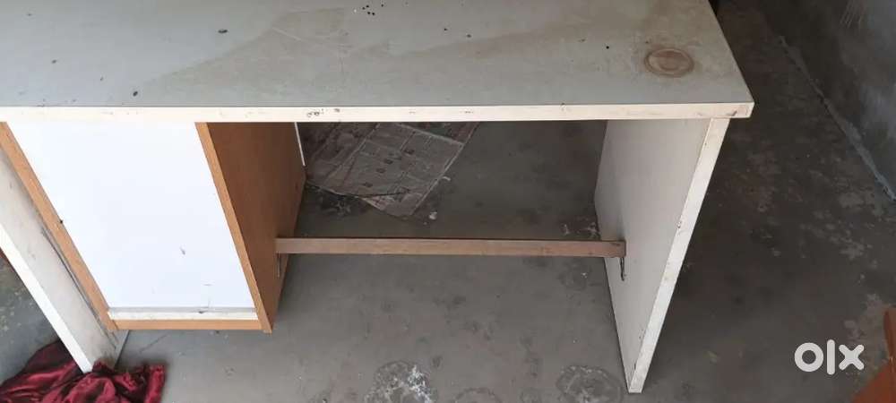 Computer counter is good condition  colour very good condition