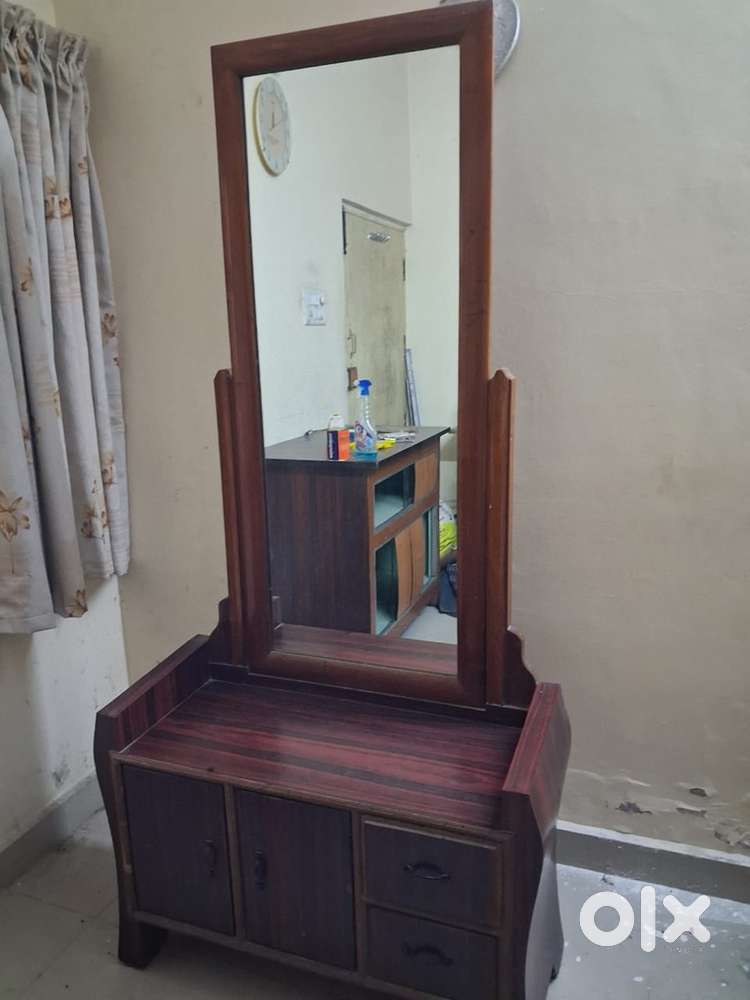 Dressing table