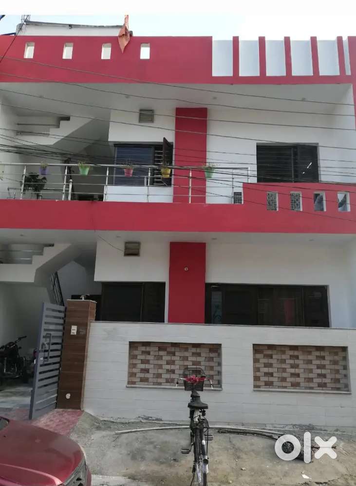 3 bhk first floor, 4 years old kothi, owner free,15*13 spacious room