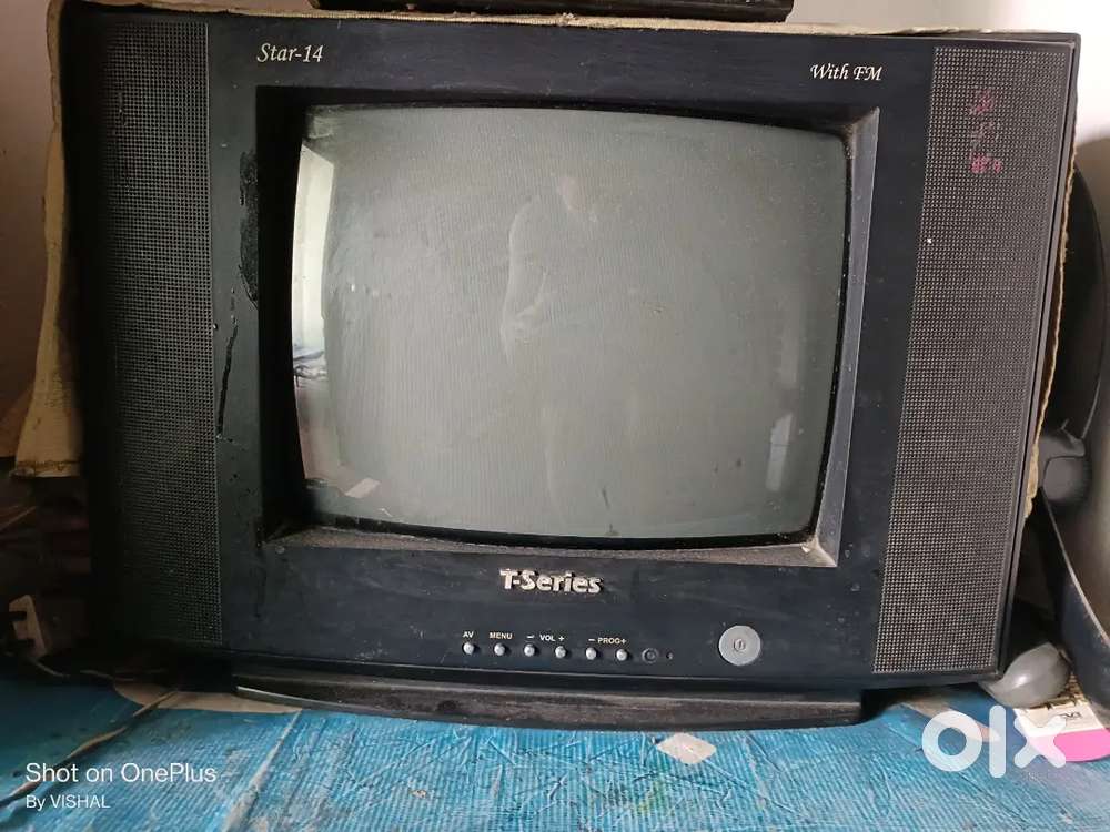 LED ki wajah se TV koi nhi dekhta otherwise koi kmi nhi h, All Ok tv h